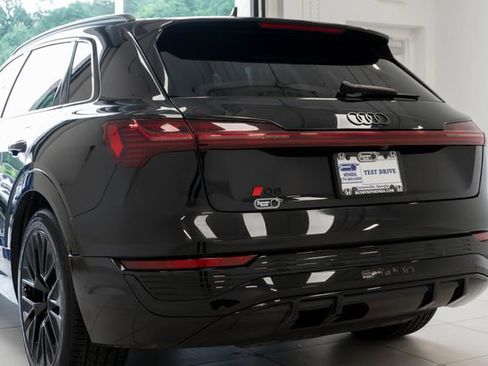 Used 2024 Audi Q8 e-tron Prestige w/ Prestige Package AWD/4WD image 12