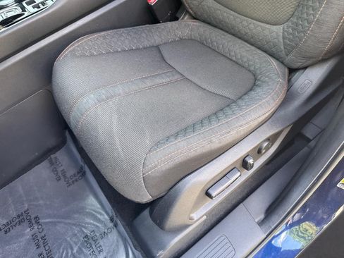 Used 2025 Honda Pilot Sport image 15