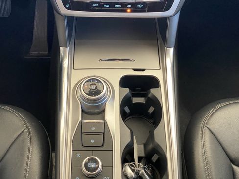 Used 2020 Ford Explorer XLT w/ Equipment Group 202A AWD/4WD image 8