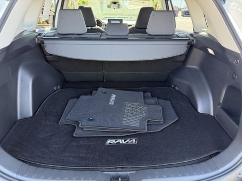 Certified 2019 Toyota RAV4 XLE AWD/4WD image 7