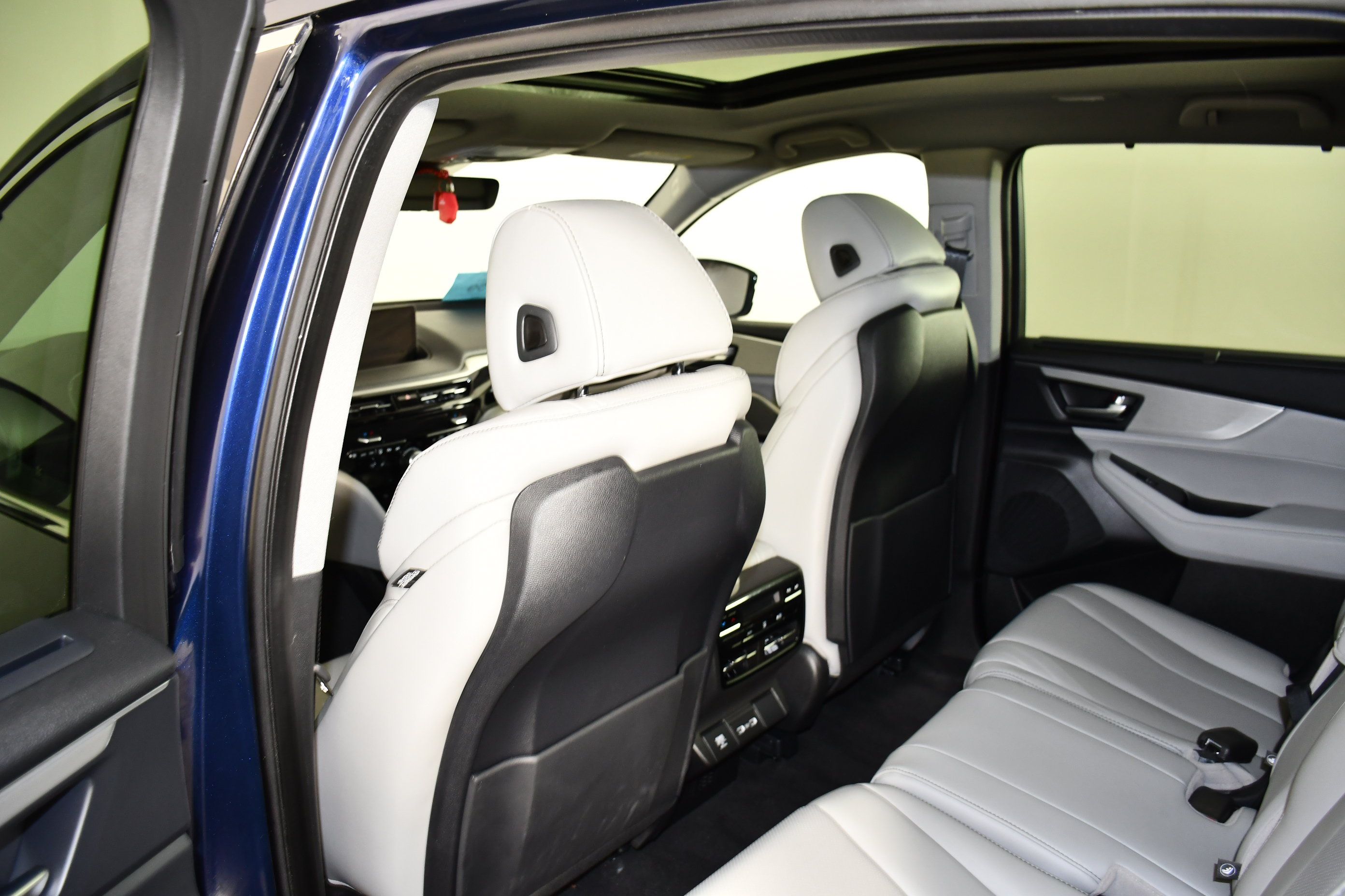 Used 2024 Acura MDX w/ Technology Package AWD/4WD image 47