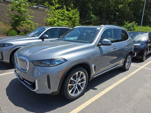 New 2026 BMW X5 xDrive50e w/ Premium Package AWD/4WD image 4
