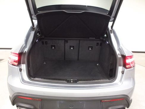 Certified 2025 Porsche Macan AWD/4WD image 28