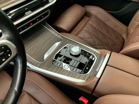 Used 2023 BMW X7 xDrive40i w/ M Sport Package AWD/4WD image 16