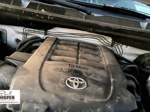 Used 2014 Toyota Tundra 4x4 CrewMax image 34