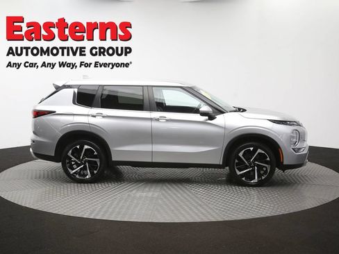 Used 2024 Mitsubishi Outlander SE AWD/4WD image 45