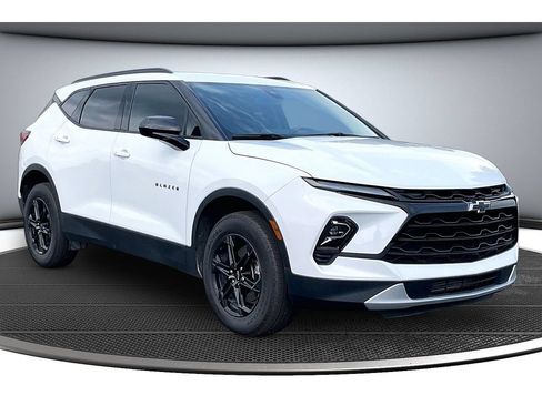 Used 2024 Chevrolet Blazer LT w/ Convenience Package AWD/4WD image 2