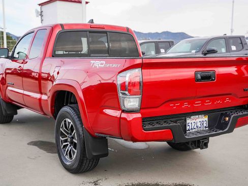 Certified 2022 Toyota Tacoma TRD Sport image 9