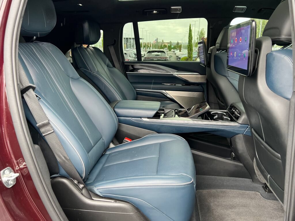 Used 2025 Cadillac Escalade IQ Luxury 2 AWD/4WD image 28