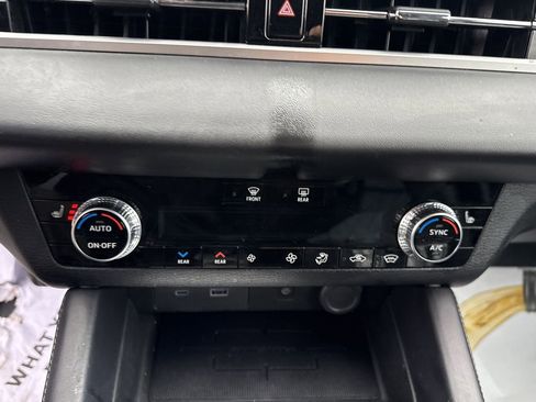 Used 2024 Mitsubishi Outlander SEL image 19