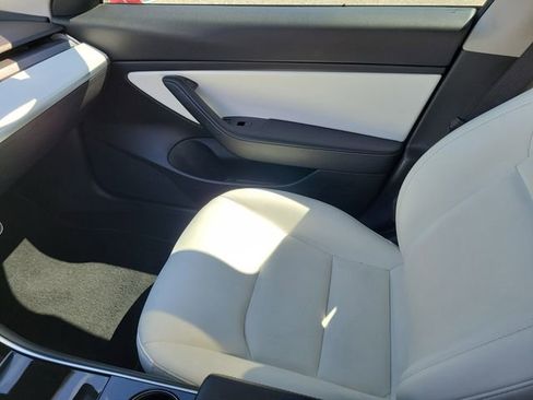 Used 2020 Tesla Model 3 Performance image 31