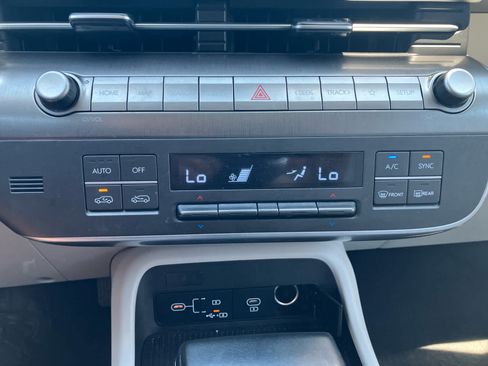 Used 2025 Hyundai Kona SEL FWD image 22