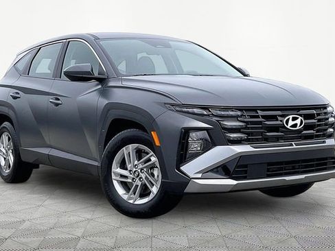 Certified 2025 Hyundai Tucson SE FWD image 1