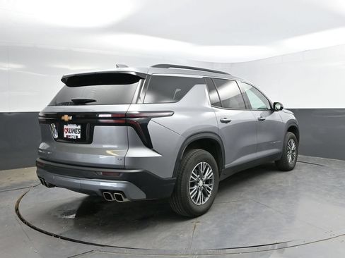Used 2024 Chevrolet Traverse LT AWD/4WD image 7