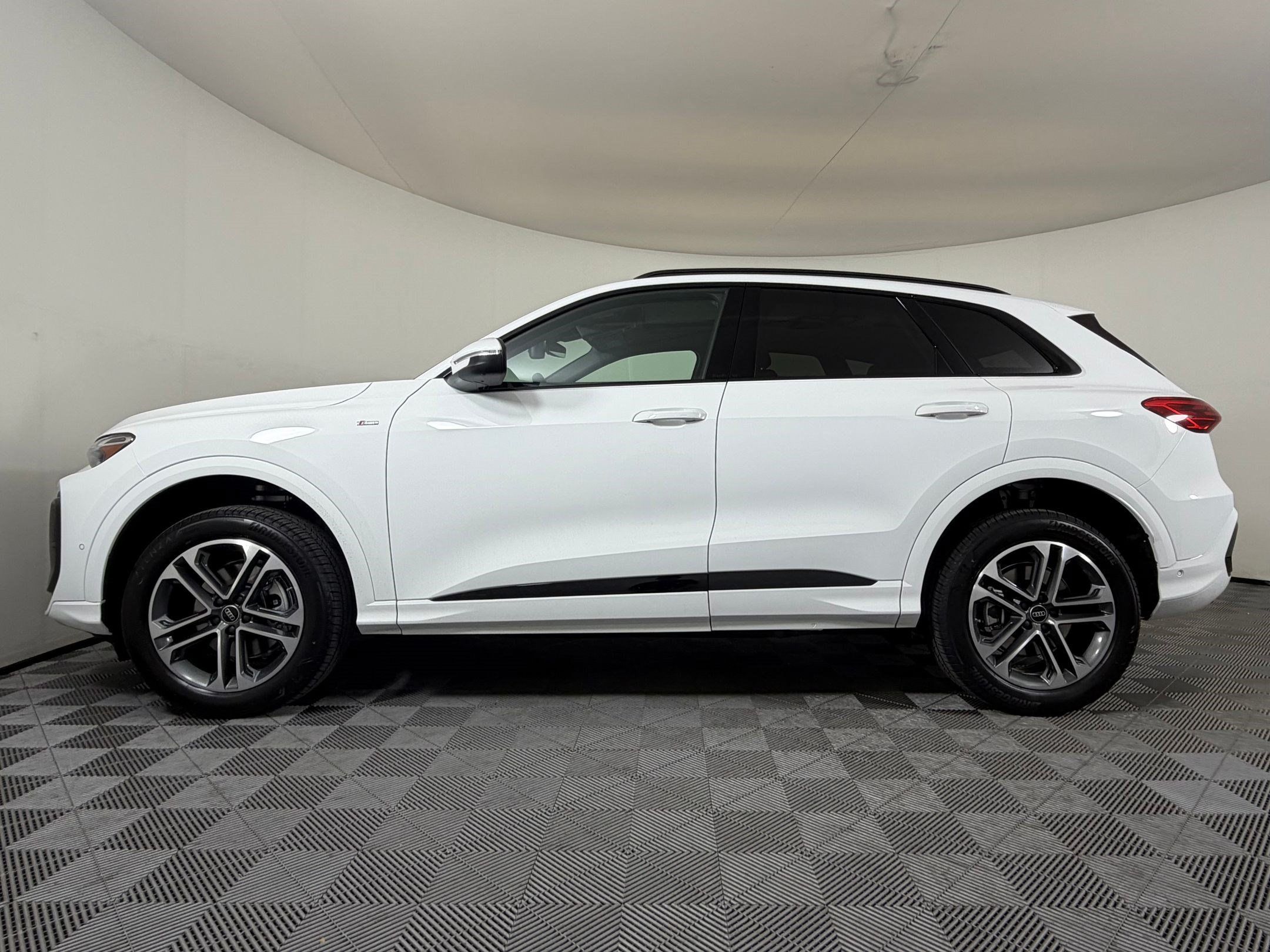 New 2026 Audi Q5 2.0T AWD/4WD image 2