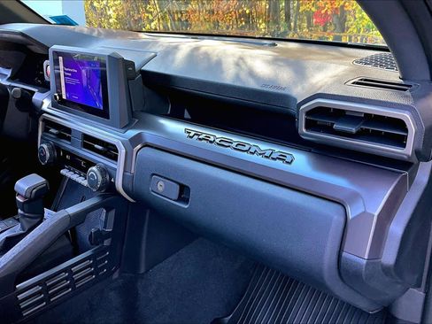 Used 2025 Toyota Tacoma TRD Off-Road image 16