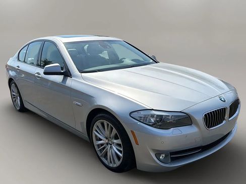 Used 2011 BMW 550i Sedan image 3