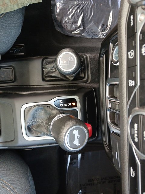 Used 2024 Jeep Wrangler Unlimited Sport AWD/4WD image 36