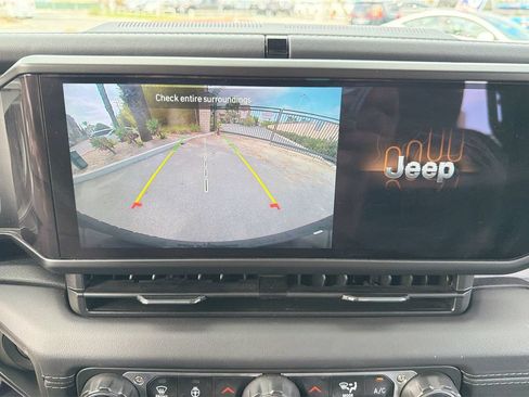 Used 2025 Jeep Wrangler Unlimited Sahara w/ Safety Group AWD/4WD image 22