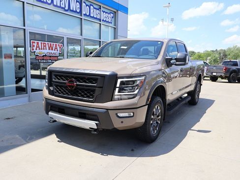 Used 2024 Nissan Titan PRO-4X w/ Pro-4x Convenience Package AWD/4WD image 6