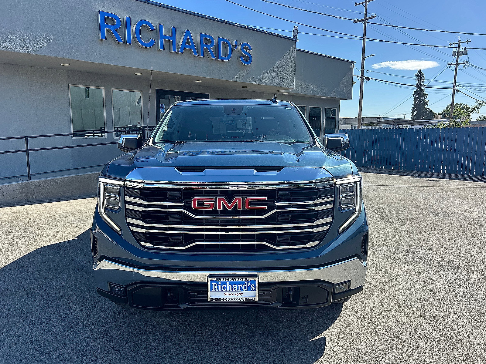 Used 2024 GMC Sierra 1500 SLT AWD/4WD image 8