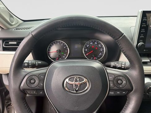 Used 2022 Toyota RAV4 XLE Premium AWD/4WD image 27