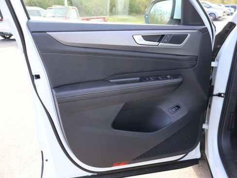 New 2026 Volkswagen Atlas Cross Sport SE image 25