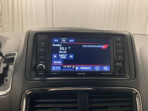 Used 2019 Dodge Grand Caravan SXT image 7