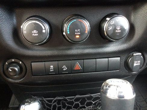 Used 2018 Jeep Wrangler Sport AWD/4WD image 30