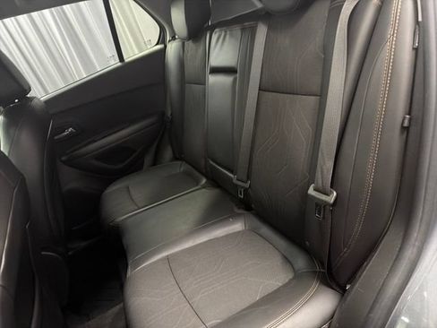 Used 2019 Chevrolet Trax LT w/ LT Convenience Package FWD image 11