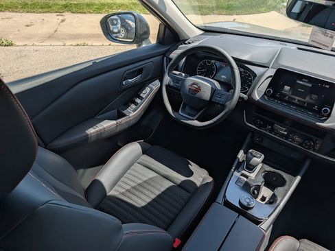 New 2026 Nissan Rogue SV AWD/4WD image 9