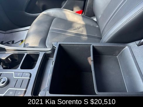 Used 2021 Kia Sorento S FWD image 31
