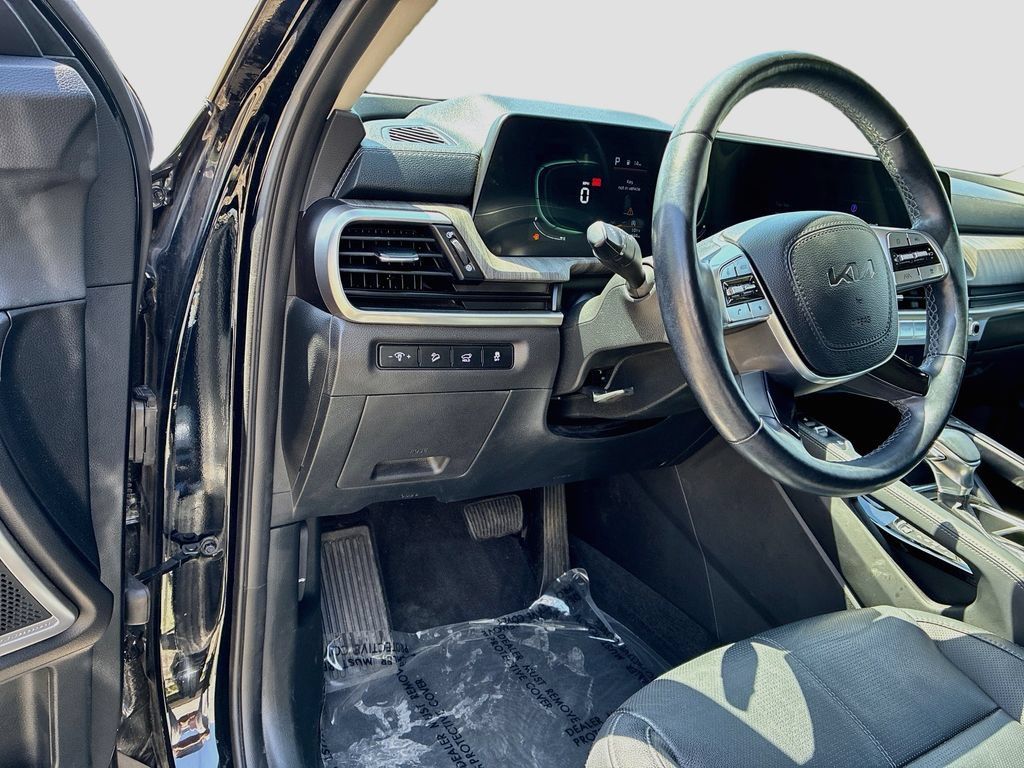 Used 2024 Kia Telluride EX w/ EX Captain's Chair Package AWD/4WD image 10