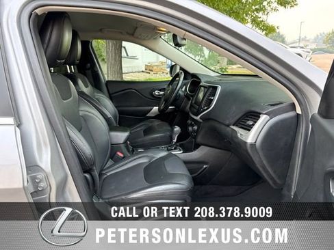 Used 2018 Jeep Cherokee Latitude Plus FWD image 13