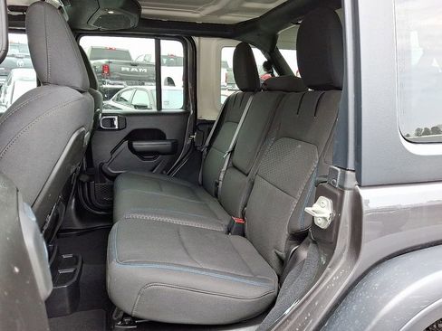 Used 2024 Jeep Wrangler Unlimited Rubicon 4xe image 10