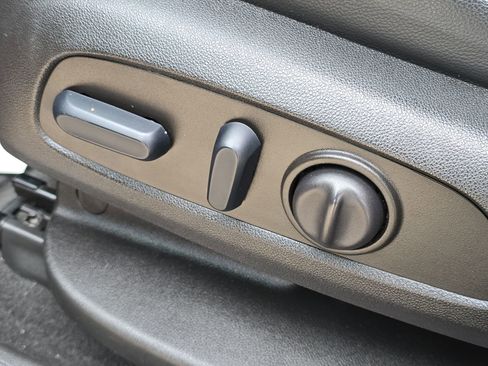 Used 2023 GMC Acadia SLT image 12