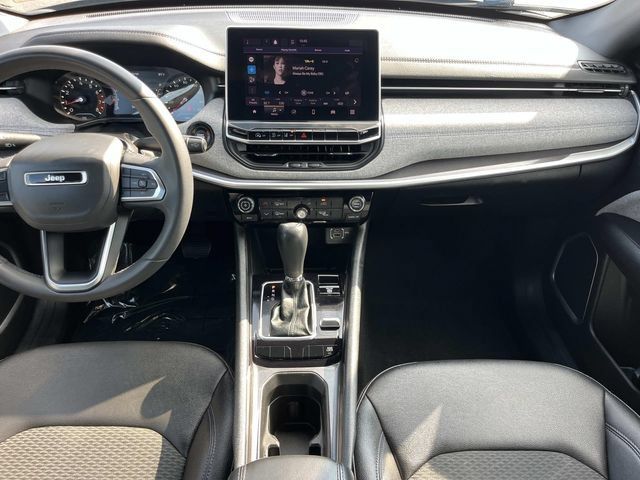 Used 2024 Jeep Compass Latitude AWD/4WD image 17