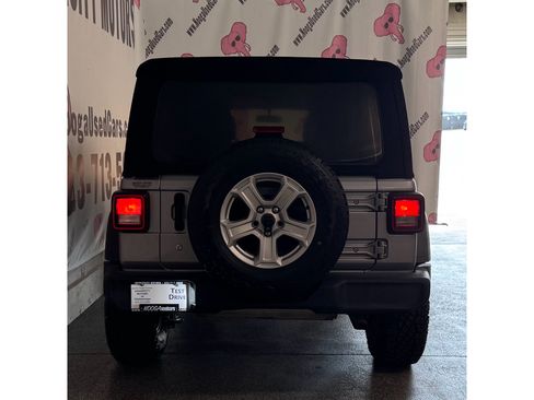 Used 2018 Jeep Wrangler Unlimited Sport S AWD/4WD image 11