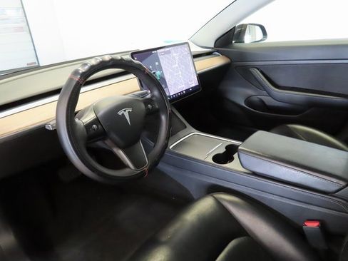 Used 2021 Tesla Model 3 Standard Range Plus image 4