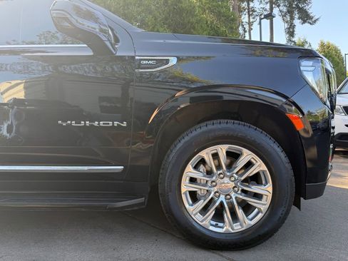 Used 2023 GMC Yukon SLT w/ SLT Premium Package AWD/4WD image 3