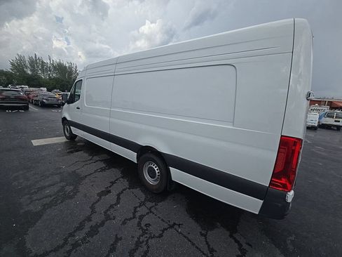 Used 2025 Mercedes-Benz Sprinter 2500 image 6