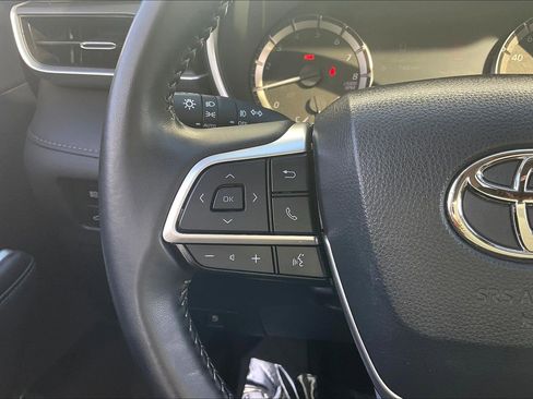 Used 2023 Toyota Highlander XLE image 23