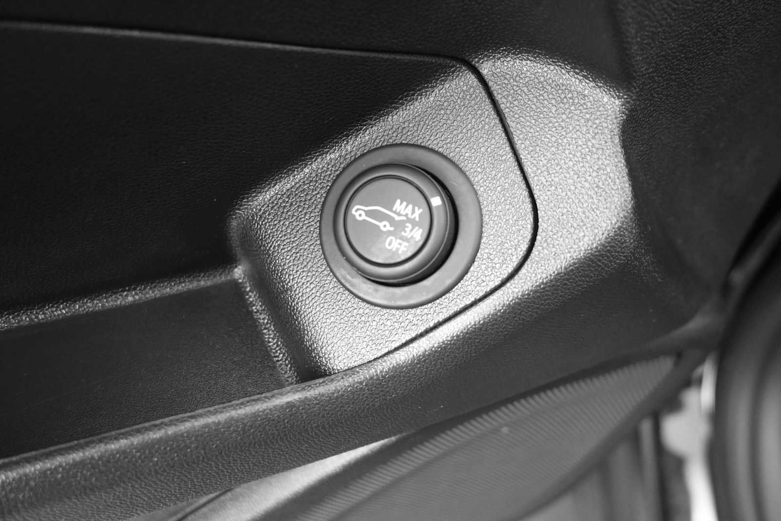 Used 2024 GMC Terrain SLE w/ Driver Convenience Package AWD/4WD image 16