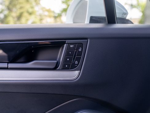 Certified 2026 Porsche Cayenne E-Hybrid Coupe AWD/4WD image 19