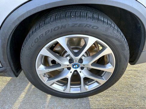 Used 2025 BMW X5 xDrive50e AWD/4WD image 22