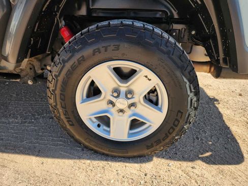 Used 2021 Jeep Gladiator Sport AWD/4WD image 11