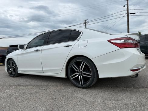 Used 2016 Honda Accord Touring image 4
