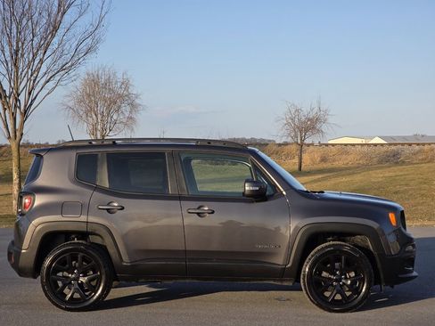 Used 2018 Jeep Renegade Altitude image 9