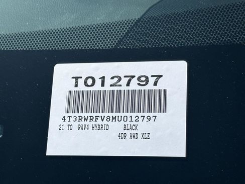 Used 2021 Toyota RAV4 XLE AWD/4WD image 14