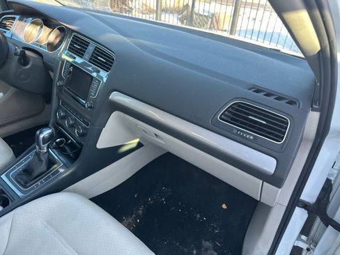 Used 2015 Volkswagen e-Golf SEL Premium image 5